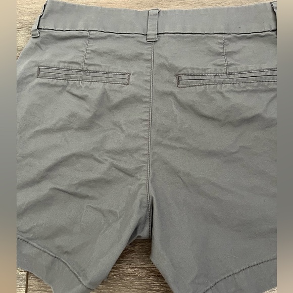 Old Navy Mid Rise Shorts - Picture 6 of 6
